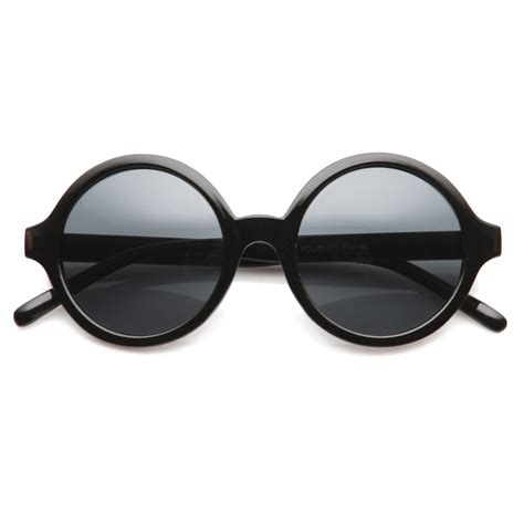 retro round black sunglasses.